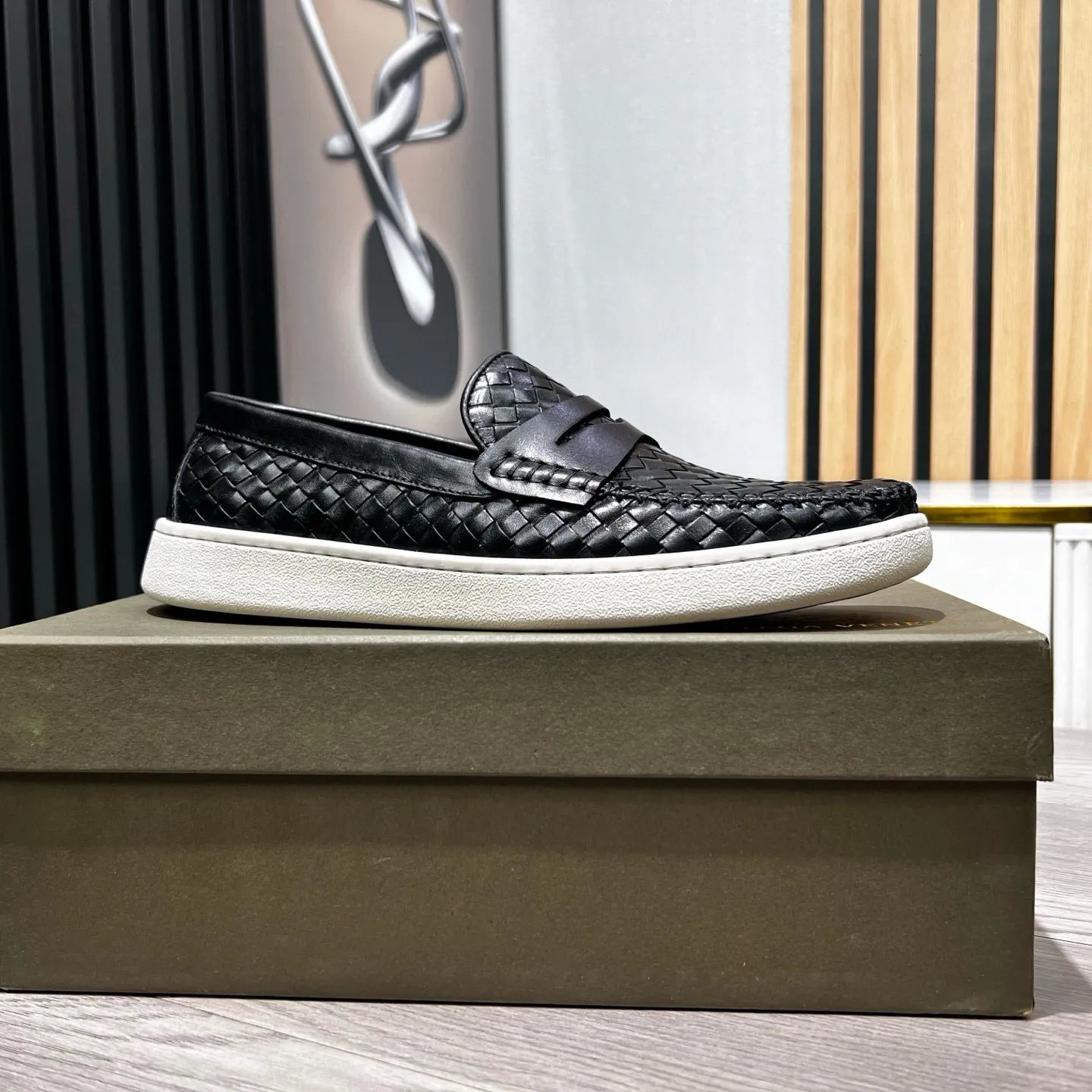 Ex-factory price 500 BV〰️Purely handmade classic men's beanie shoes👉👉driving shoes, slip-on shoes, made of imported cowhide woven from Italy, 💕water-dyed cowhide lining, 🔊original outsole, waterproof platform design, comfortable on the feet. A good choice for traveling and driving, two colors available, code number: 38-44, (45 can be customized)